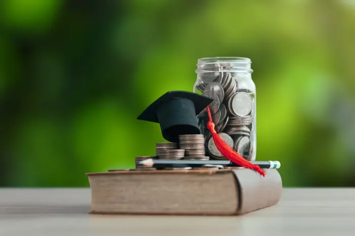 10 Undergraduate Scholarship Programs to Help Reduce Your Education Costs